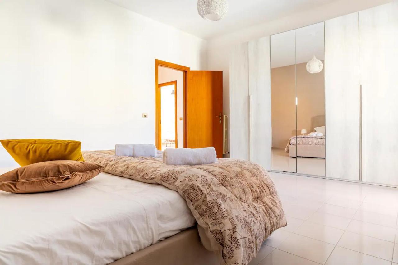 "Le Camere Di Beppe", Ampio E Luminoso Appartamento A Lecce Bagian luar foto